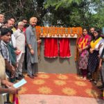 सड़क निर्माण का शिलान्यास करते हुए विधायक कर्मवीर घुम्मन तथा अन्य