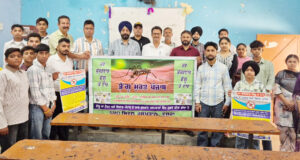 सरकारी सीनियर सेकेंडरी स्मार्ट स्कूल में लगाया डेंगू जागरूकता कैंप