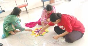 केएमएस कॉलेज में दीपावली के अवसर पर रंगोली प्रतियोगिता का किया आयोजन : डॉ.मानव सैनी